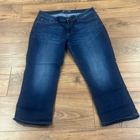 Wrangler Capris Jeans ‼️worn once‼️ - Picture 2 of 5